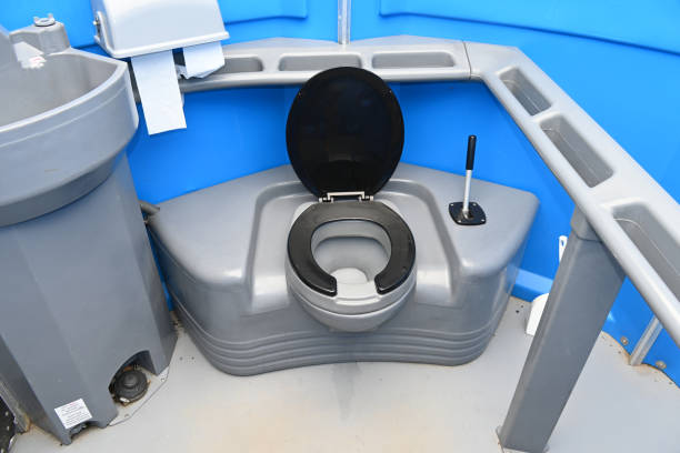 Best Portable restroom trailer rental  in Midlothian, IL